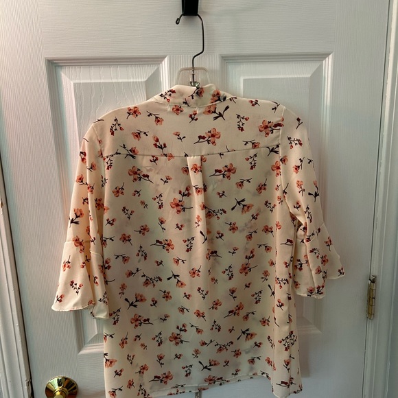 I GOT C Made in Korea Flowered Off White Blouse w/ pink flowers - Picture 3 of 4